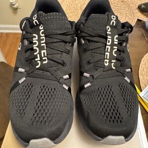 On Cloud women Running Shoes ( cloud surfer ) size 7.5